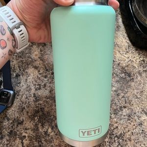Well loved yeti water bottle, in the color teal
